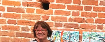 Die Malerinnen Ricarda Black Martin und Sophia Bornhagen zeigen ihre Werke im Dannenberger Waldemartturm.