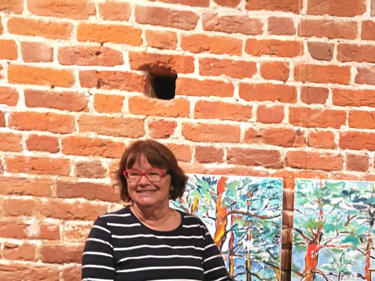 Die Malerinnen Ricarda Black Martin und Sophia Bornhagen zeigen ihre Werke im Dannenberger Waldemartturm.