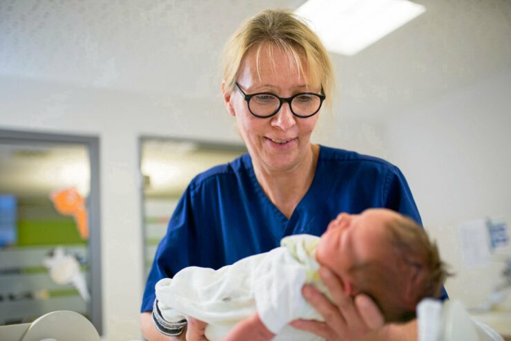 Aktuelles zur Entbindung in der Capio EJK: Jan Marek Loroch (nicht im Bild), Chefarzt der Gynäkologie und Geburtshilfe, beantwortet häufig gestellte Fragen von werdenden Eltern.
