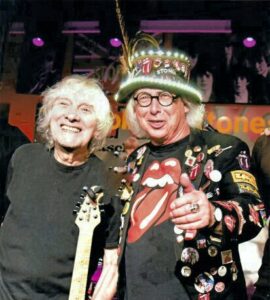 Alte Kumpels: Weltklasse-Gitarrist Albert Lee (links) und Ulli Schröder. Lee markiert mit seinem Konzert den Saisonauftakt des Stones-Museums am 1. April ab 20 Uhr.