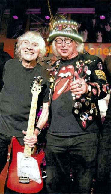 Alte Kumpels: Weltklasse-Gitarrist Albert Lee (links) und Ulli Schröder. Lee markiert mit seinem Konzert den Saisonauftakt des Stones-Museums am 1. April ab 20 Uhr.