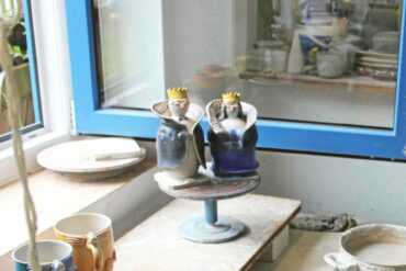 Fine Jahn hat das Töpfern von der Pike auf gelernt und ist Meisterin in diesem Handwerk.